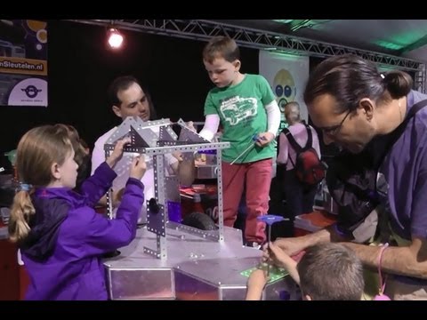 Ringsteken build your own robots Robocup 2013 Eindhoven WK games robot soccer Netherland