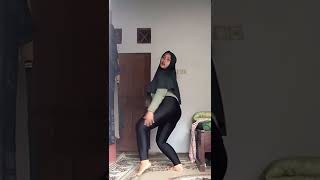 jilbab & Legging hitam goyang bokong🍑🤤