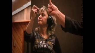 Watch Suzi Quatro Singing With Angels video