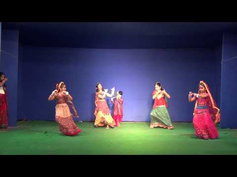 Dona performing on Jo hai Albela