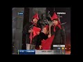 Video Харьковский Евромайдан поздравил Азарова, передав большой красный бант и лопату