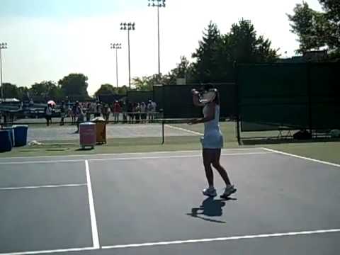 Jエレナ ヤンコビッチ practices at the Western ＆ Southern Women's Open