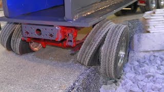 RC HYDRAULIC PRESS TRANSPORT! COOL AND STRONG RC VEHICLES IN ACTION! MERCEDES 6x6 IN DANGER!