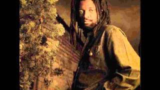 Watch Lucky Dube Cant Blame You video