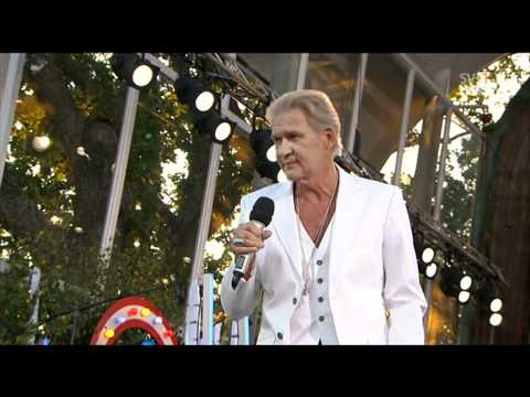 Johnny Logan - Hold Me Now - live
