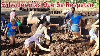 2-Lindas Salvadoreñas Que Se Respetan Baten Lodo💪No Importa Fregarse Las Uñas-Adobes-P2 De Los Pies