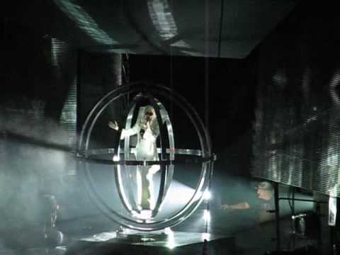 Lady Gaga Performs Bad Romance Live in Toronto at Air Canada Centre (The 