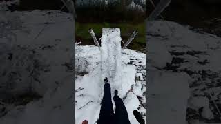 High Ultimate clearing the snow - Base jump