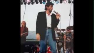 Watch Eddie Rabbitt Skip A Beat video