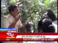 Title:Sexul Jestures to a Girl in India Description:In City of Vadodra, India - Residents thrash a Hindu Indian Police Constable for misbehaving with girl The Officer followed the Grade 10 student and then made lewd/sexual "flying kisses and winking" gestures at her Residents of Raopura beat up a police constable for allegedly trying to make obscene gestures at a Class X girl student of the locality on Friday. According to the police, the incident occurred in the afternoon when the girl was passing by. Constable Jayesh Vaghela apparently ...