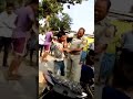 युवक को यूपी पुलिस ने जानवरों की तरह पीटा5 साल का बालक पिता को छोड़ने की मांगता रहा भीख