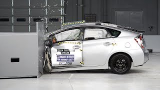2014 Toyota Prius small overlap IIHS crash test