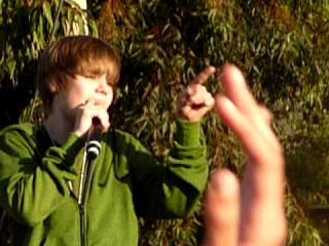 Justin Bieber performing "Love Me" in Mission Viejo at the Mircosoft Store opening on October 29, 2009. Twitter? twitter.com