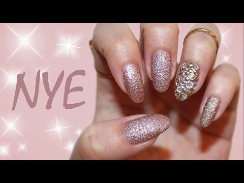 Last Minute New Year's Eve Nails | Blingy Accent Nail - YouTube