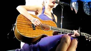 Watch Taylor Swift Bette Davis Eyes Live video