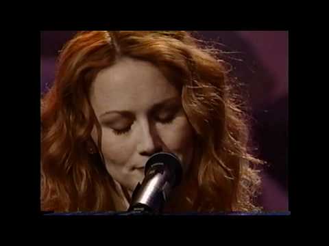 Allison Moorer singing live A Soft Place to Fall in 2003
