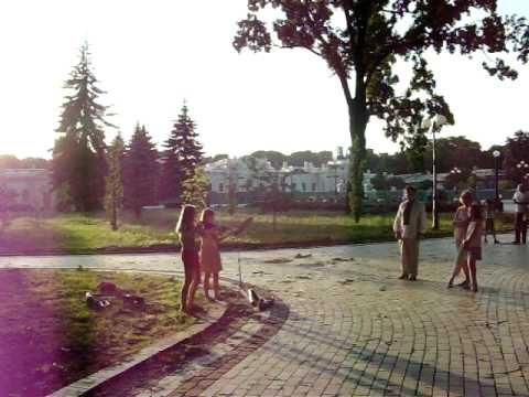 Маленькие музыканты в Мариинском парке (Киев)