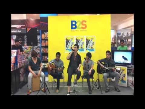 Good September showcase @ B2S เหงา เหงา + แค่หนึ่งวัน thumb