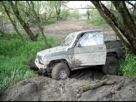Daihatzu Feroza climbing lesson