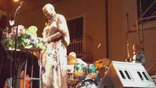 Watch Dee Dee Bridgewater Miss Brown To You video