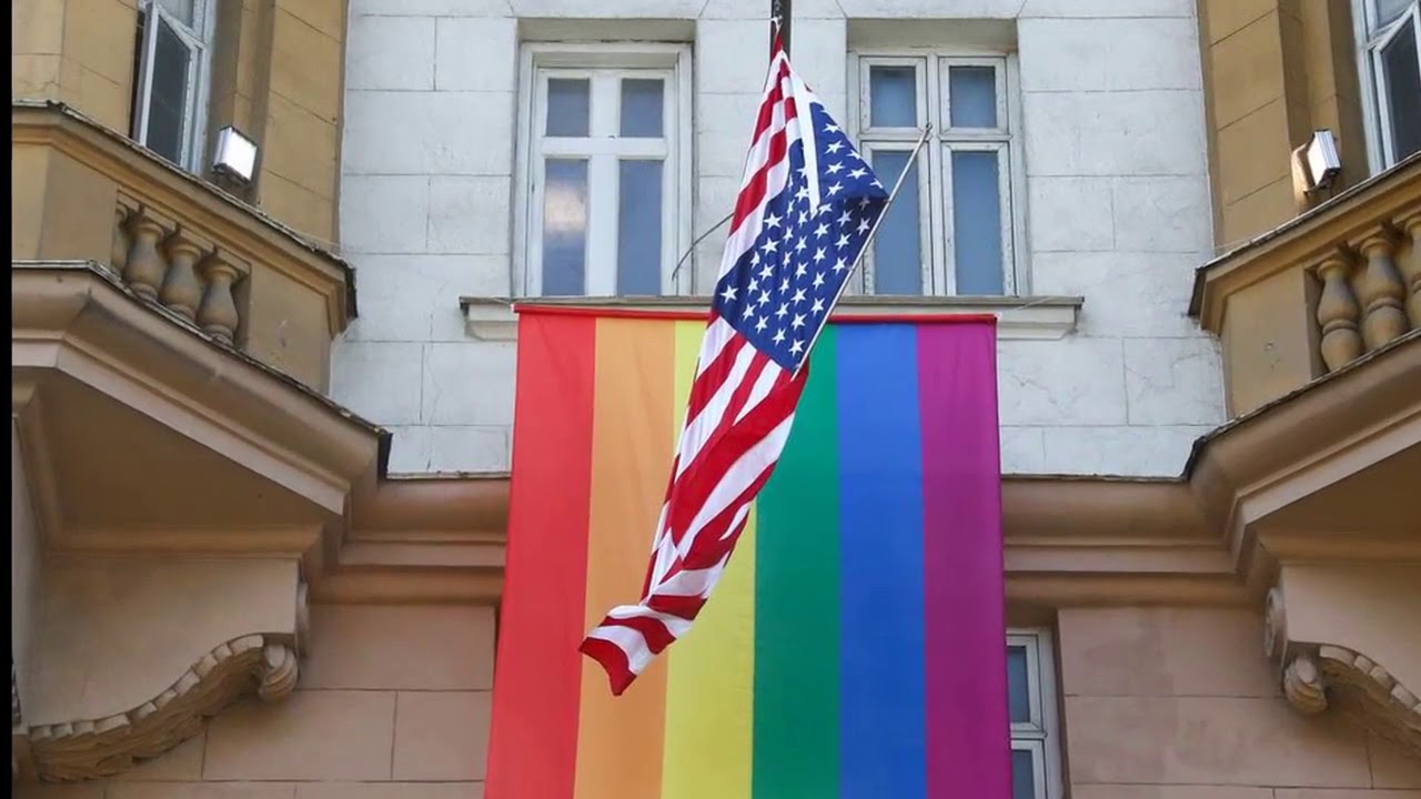 Флаги вывешены