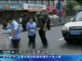 新疆乌鲁木齐2名追砍信众的暴徒被击毙详细过程(完整视频)