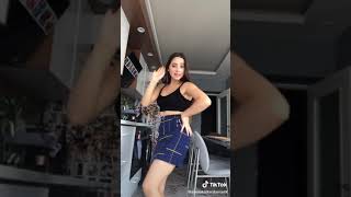 Mini Etekli Kız Twerk Show Yapıyor Ayakta Boşalmayın Diyor