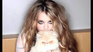 Watch Sky Ferreira 17 video
