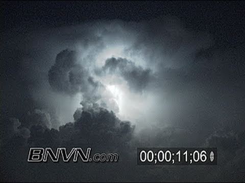 7/25/2006 Time-lapse cloud to cloud lightning video.
