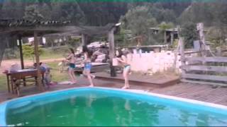 Tomando Banho De Piscina No Inverno-Com As Amigas
