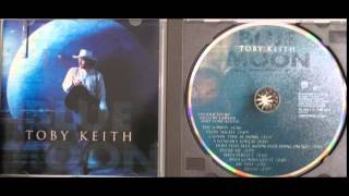 Watch Toby Keith Lucky Me video