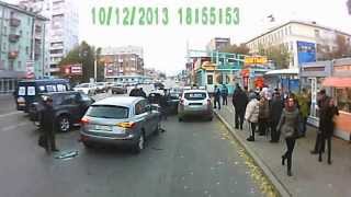 Видео Омск 12.10.2013 ДТП на остановке Рабиновича от omskvideoregistrator, улица Рабиновича, Омск, Россия