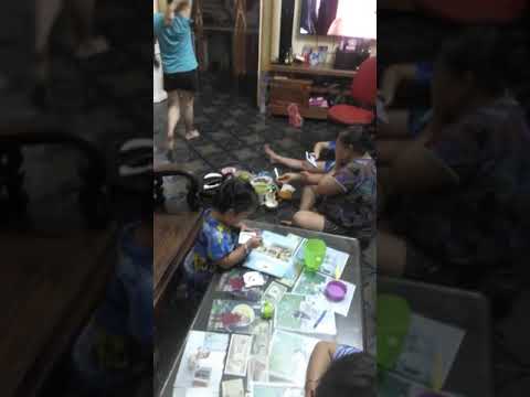 bé vẽ và tô màu siêu nhân