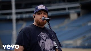 Watch Luke Combs Middle Of Somewhere video