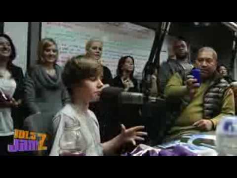 really funny justin bieber pictures. new really funny justin bieber interview with snake or big snake or something like that lol.