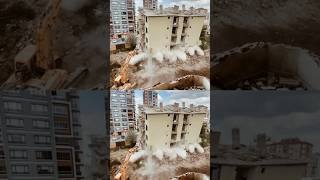 Bina Saniyeler Içinde Yok Oldu.