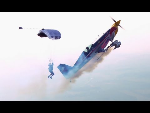 Airplane vs. Parachutist - Martin Sonka & Petr Mestak 2013