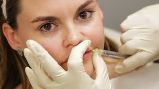 Women Get Lip Injections For The First Time