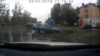 Видео Яма на улице Грибоедова в Дзержинске от Андрей Вершинин, улица Грибоедова, Петрозаводск, Россия
