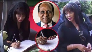 Msiba Wa Mengi Zari Alivyotinga Msibani Kutoa Pole Kwa Wafiwa