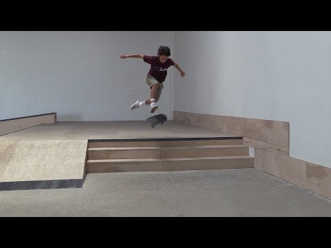360 FLIP THE 3 STAIR LIVE SKATE SUPPORT