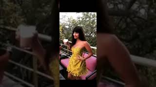 Supermodel Takes Protein Powder, Gets Fart Attack