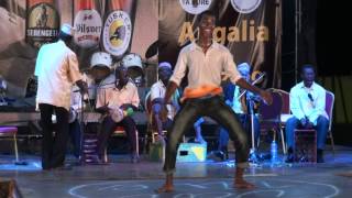 KUNDI LA KIDUMBAKI LIKITOA BURUDANI NDANI YA DAR LIVE KUNDI LA KIDUMBAKI LIKITOA BURUDANI NDANI YA DAR LIVE