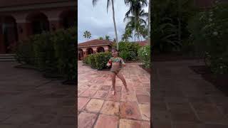 Dancinha Na Piscina