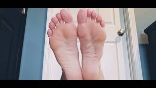 10 Minute Challenge --- Lay Down With Knees Bent Hold Feet Up In Air 10 Minutes--Scratching Carpet