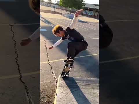 Locked and loaded on this noseblunt with @dakotaservold 🎥: @davidreyes303 | Shralpin Skateboarding