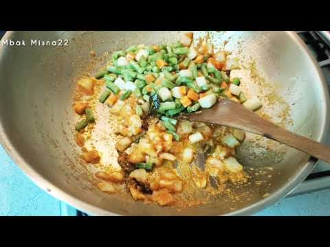 "Masak sambel goreng sambil curhat!! kakek ikut tampil juga 😀."