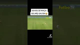 Sevgilisi Galiba Maça Gelmiş