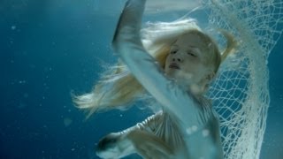 Watch Iamamiwhoami Hunting For Pearls video