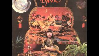 Watch Bjork Arabadrengurinn video